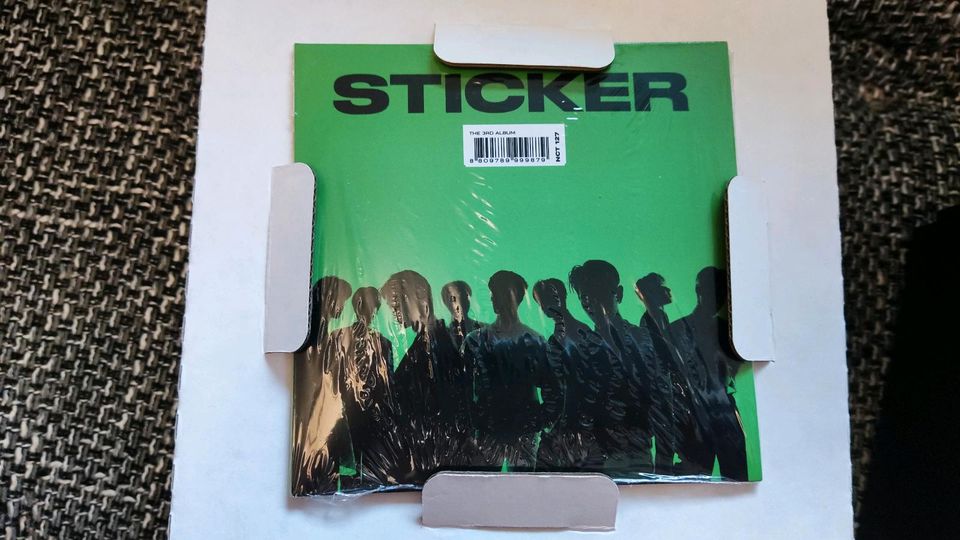 NCT 127 Sticker Album Deluxe BOX + Taeil Photocard Kpop WayV in Kirtorf