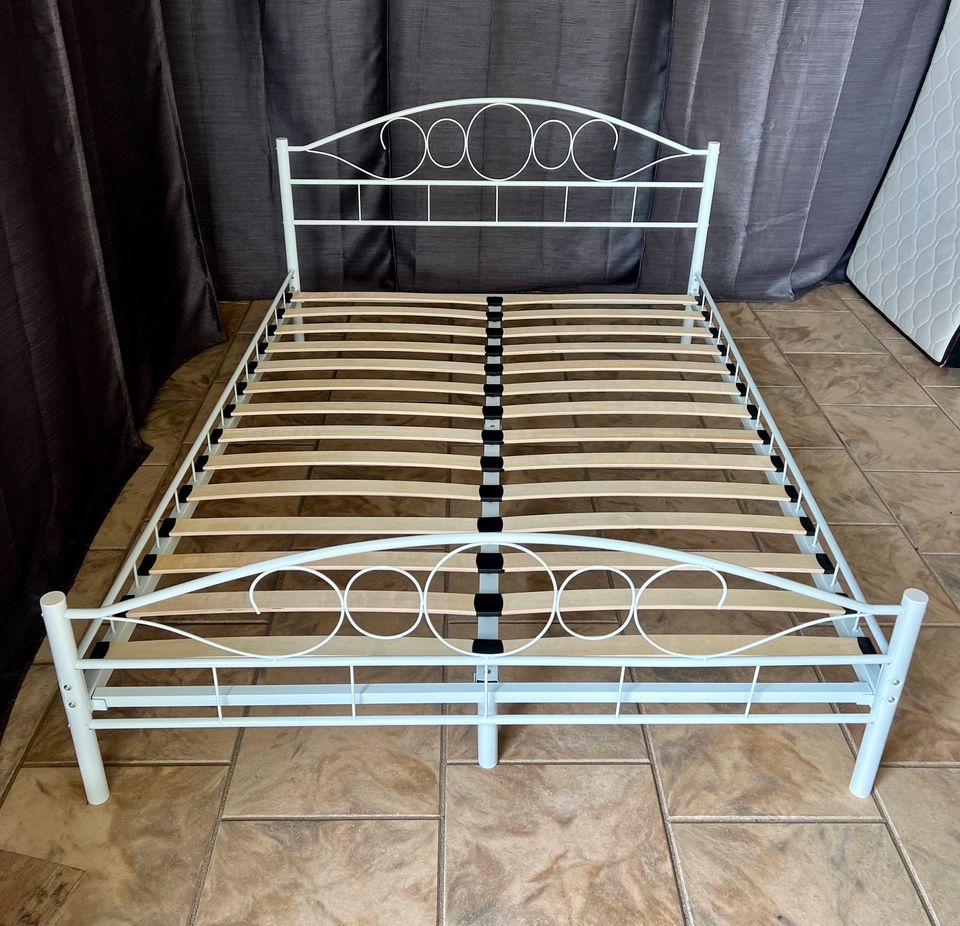 Doppelbett Bett 140x200 Metallbett Anlieferung möglich t1 in Stahnsdorf