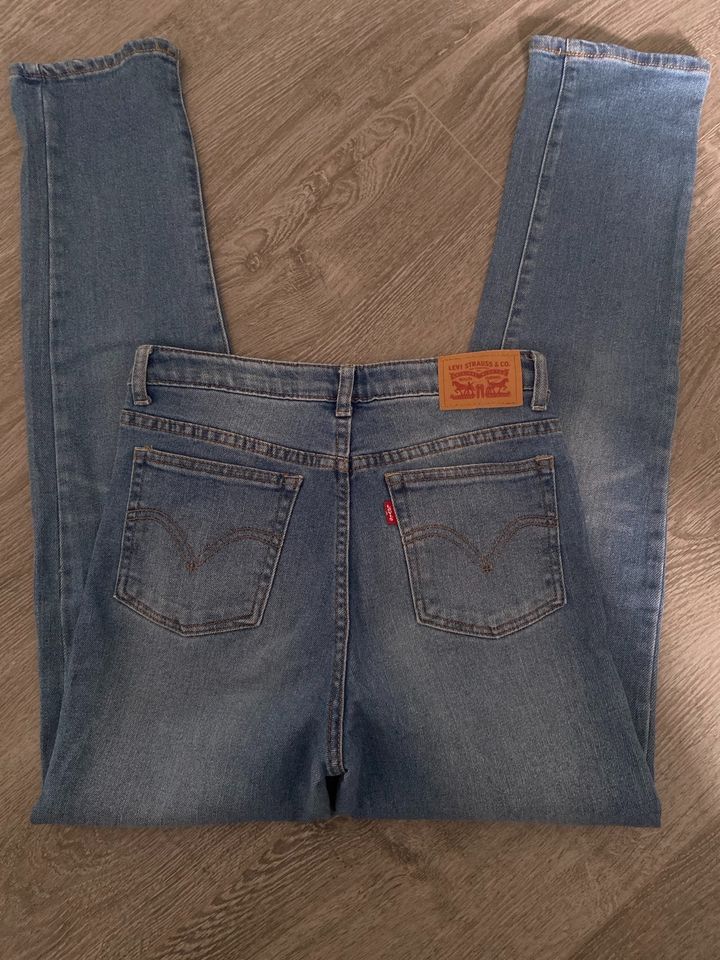 Levi’s Levis Ribcage Straight Ankle Gr. 158 Blau in Kleve