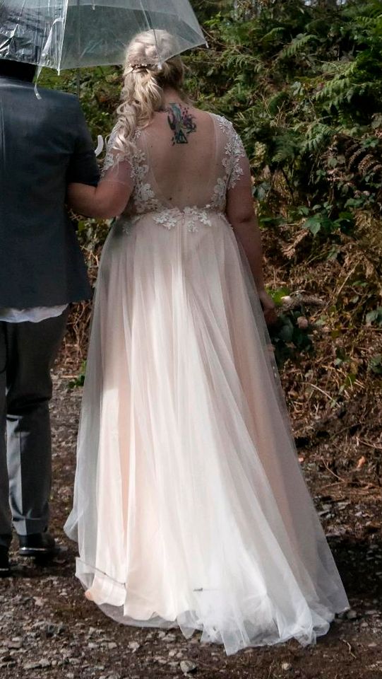 Brautkleid Apricot Hochzeitskleid Kleid Hochzeit in Odenthal