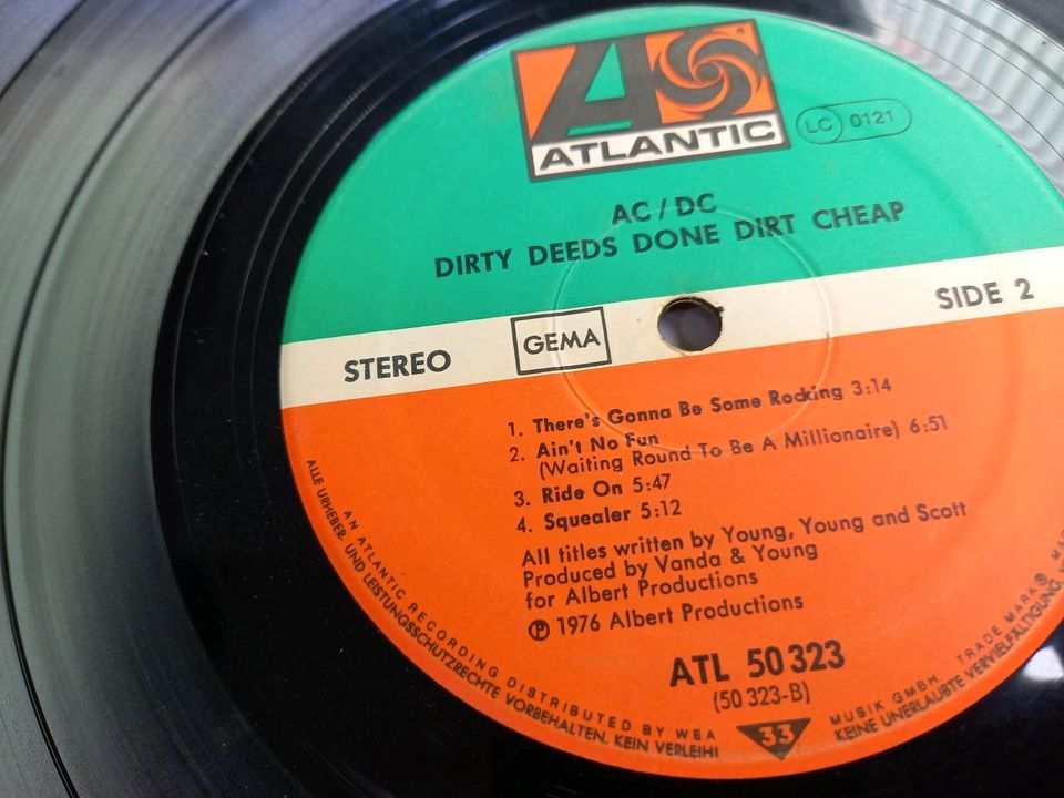AC/DC Vinyl Dirty Deeds Done Dirt Cheap, guter Zustand in Braunschweig