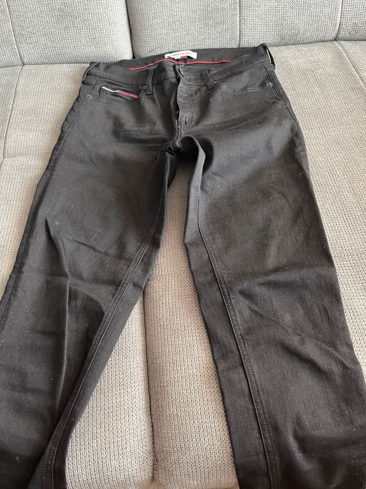 Tommy Hilfiger Damen Jeans schwarz 30/30 in Kerpen