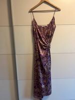 Zara Wickelkleid Paisleymuster in brombeer Gr L Dortmund - Innenstadt-West Vorschau
