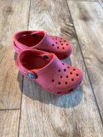 Crocs rot 23/24 Hausschuhe Gartenschuhe Badeschuhe Kinder Sachsen-Anhalt - Magdeburg Vorschau