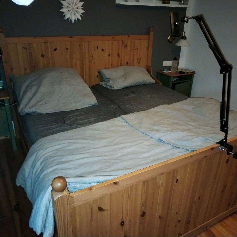 IKEA Bett mit 2 Nachtschränken in Meißner