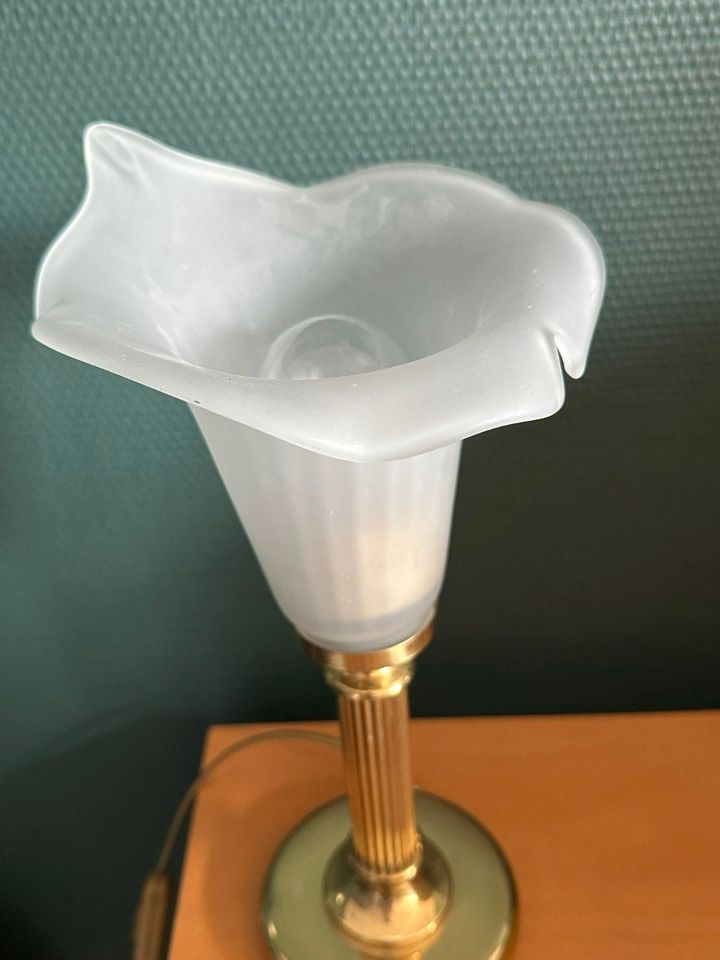 Tischlampe Tischleuchte Glas-Calla-Blüte Messingfuß in Neu Ulm