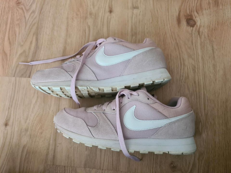 Nike Md Runner Gr. 39 - Rosa - Damen Turnschuhe - Sneaker low in Alsheim