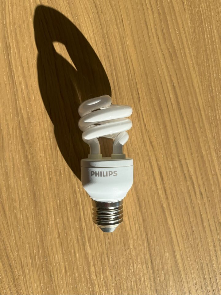 Leuchtmittel Philips Tornado warmweiß 700 lm E27 11 Watt in Dresden