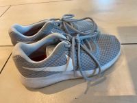 Nike Tanjun Mädchen Sneaker Grau Gr. 35,5 Bayern - Kürnach Vorschau