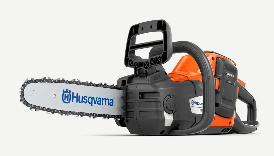 HUSQVARNA Akku Kettensäge 225i mit Akku und Ladegerät in Stemwede