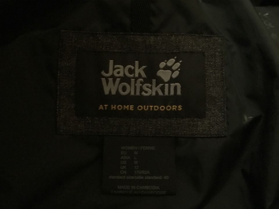 Jack Wolfskin Jacke Winterjacke Größe M anthrazit Farben in Seevetal