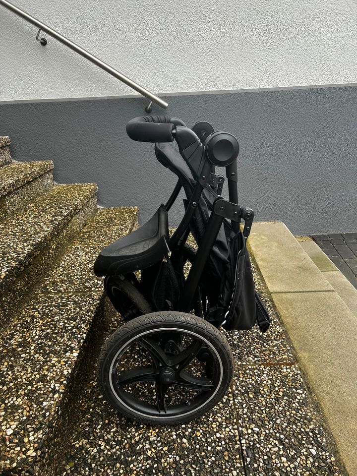 Faltbarer Kinderwagen in Bochum