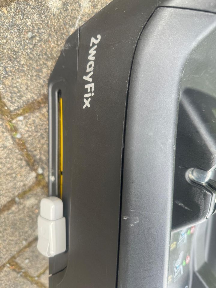 Maxi Cosi Isofix fürs Auto 2wayfix in Düsseldorf