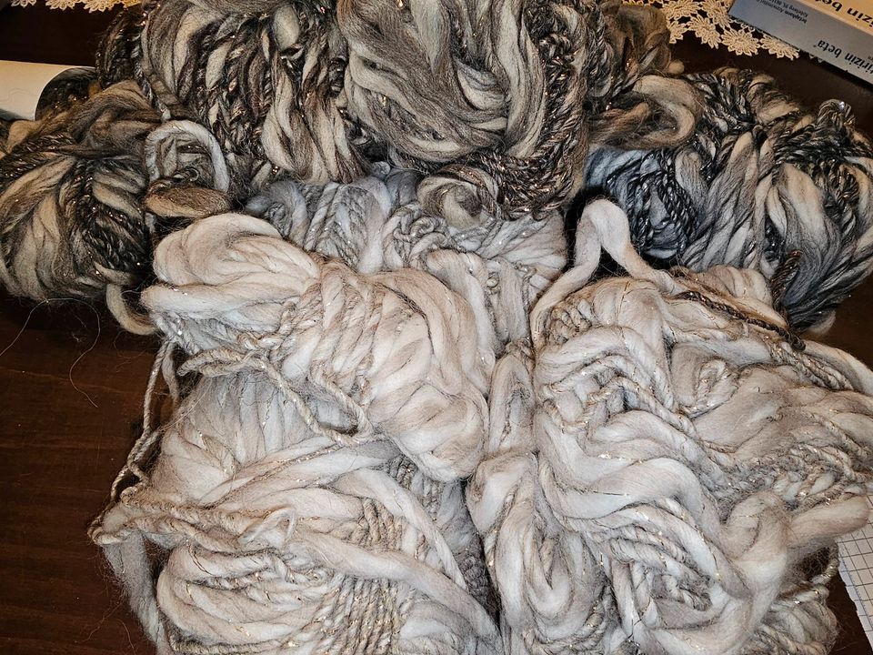 Wolle - Garn - Wollreste - Ca. 350 Gramm in Süßen
