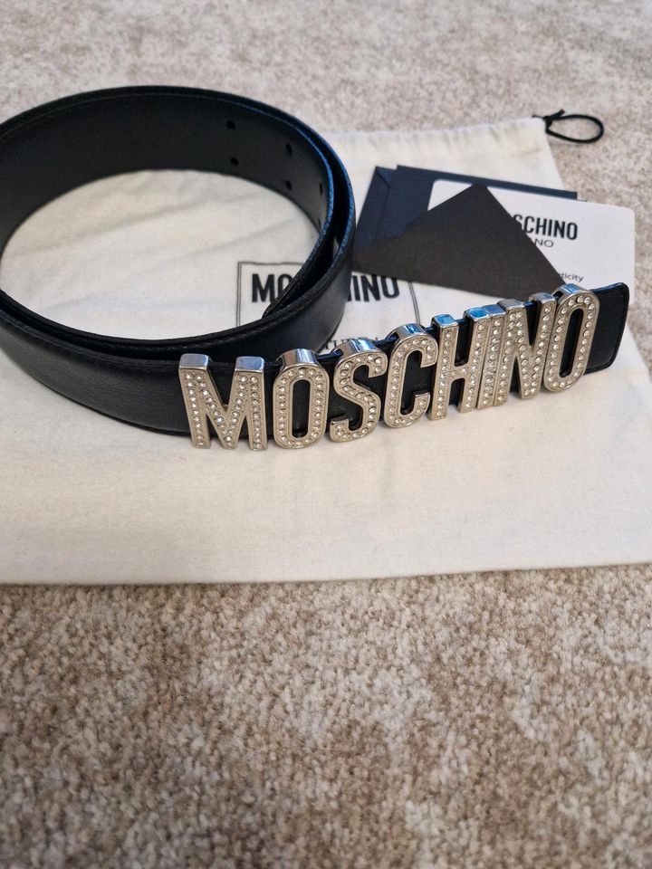 Moschino Gürtel in Hamburg