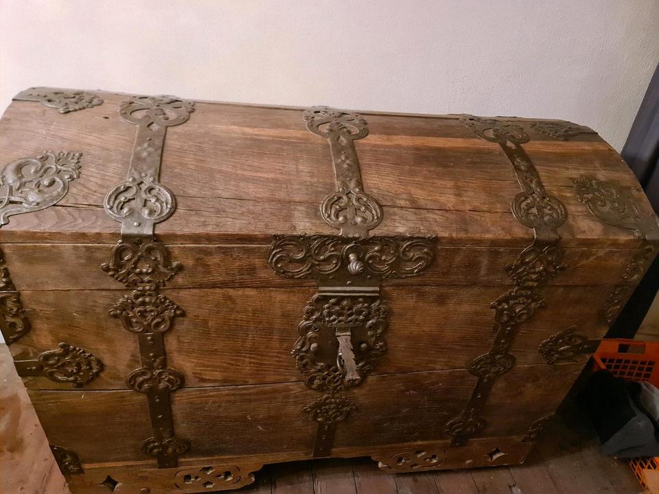 Renaissance Truhe 17 Jh. Antik original  Adel Schatztruhe in Gensingen