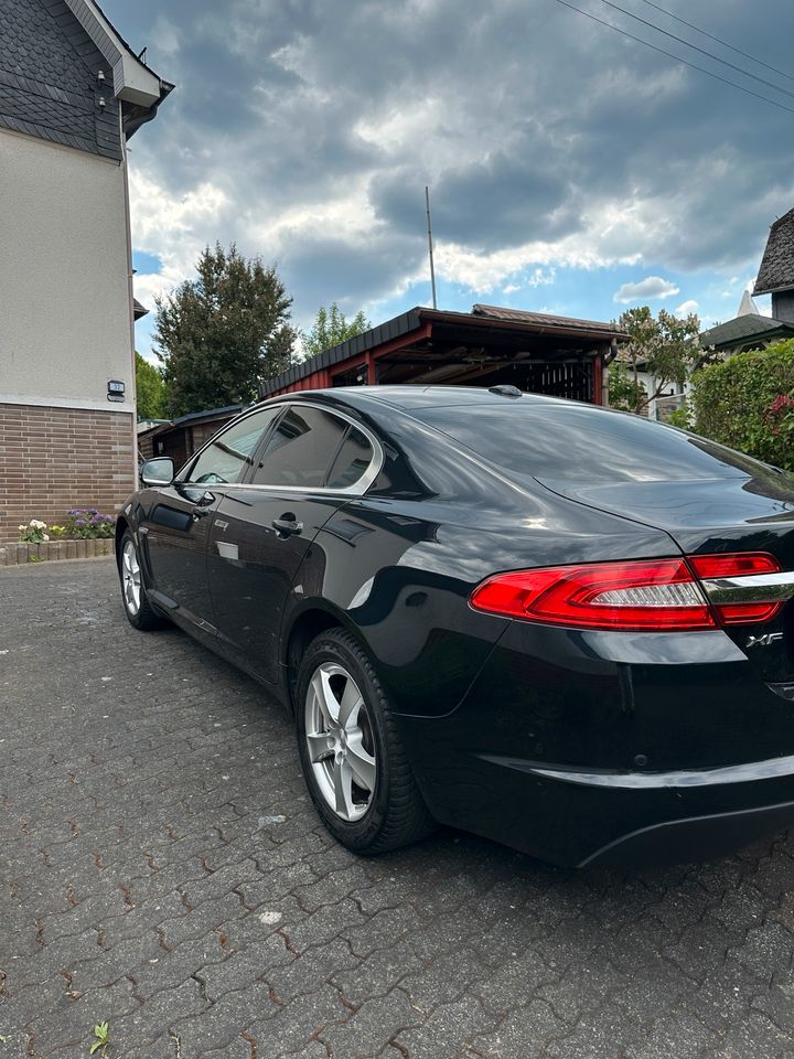 Jaguar XF 2012 SchiebeDach/AHK/TempoM./NAVI in Siegen