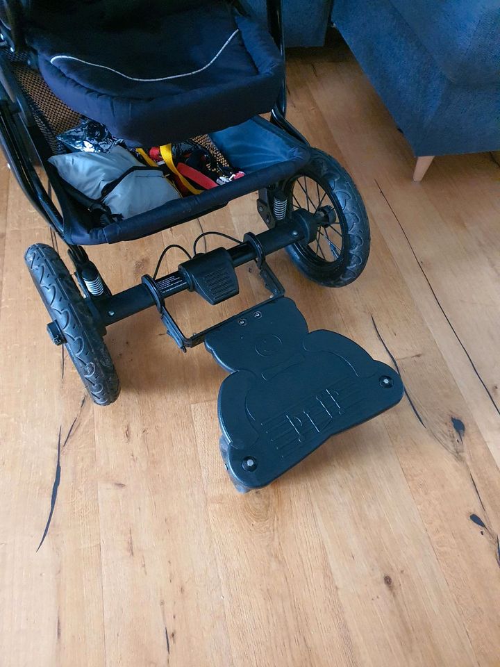 Kinderwagen Trille Hippa Light mit viel Zubehör in Bremen