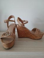 Guess Keilsandale Sandale creme, Gr. 39, neu, Lackleder Bayern - Bad Reichenhall Vorschau