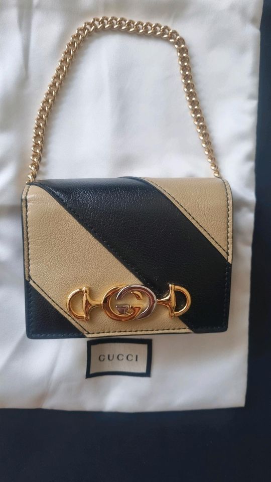 Gucci Portemonnaie mit Kette, mini Tasche, Geldbeutel, Geldbörse in Berlin