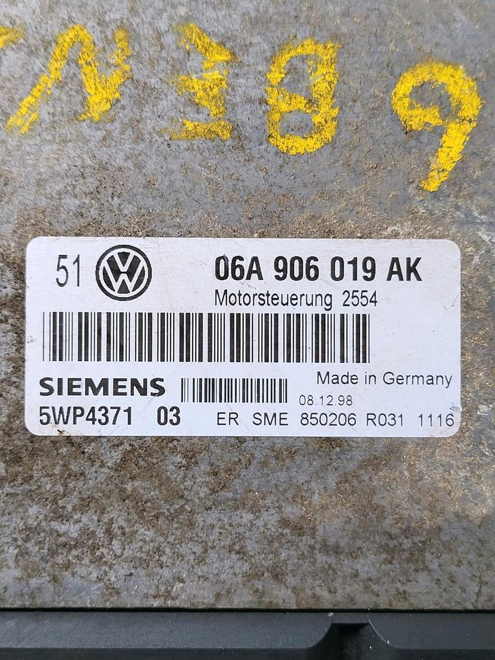 VW Golf IV 1.6 Benz Motorsteuergerät Steuergerät 06A 906 019AK in Hamburg