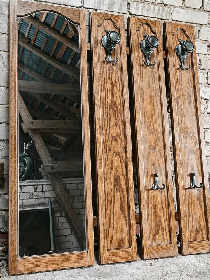 Garderobe mit Spiegel in Westerwalsede