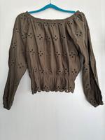 Cropped-Top mit langen Ärmeln und Lochmuster Brandenburg - Schorfheide Vorschau