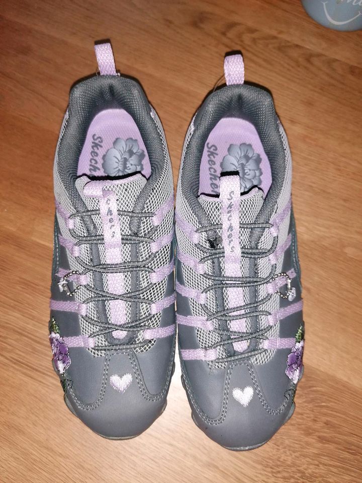 Skechers Sneaker Gr. 35 neu in Merchweiler