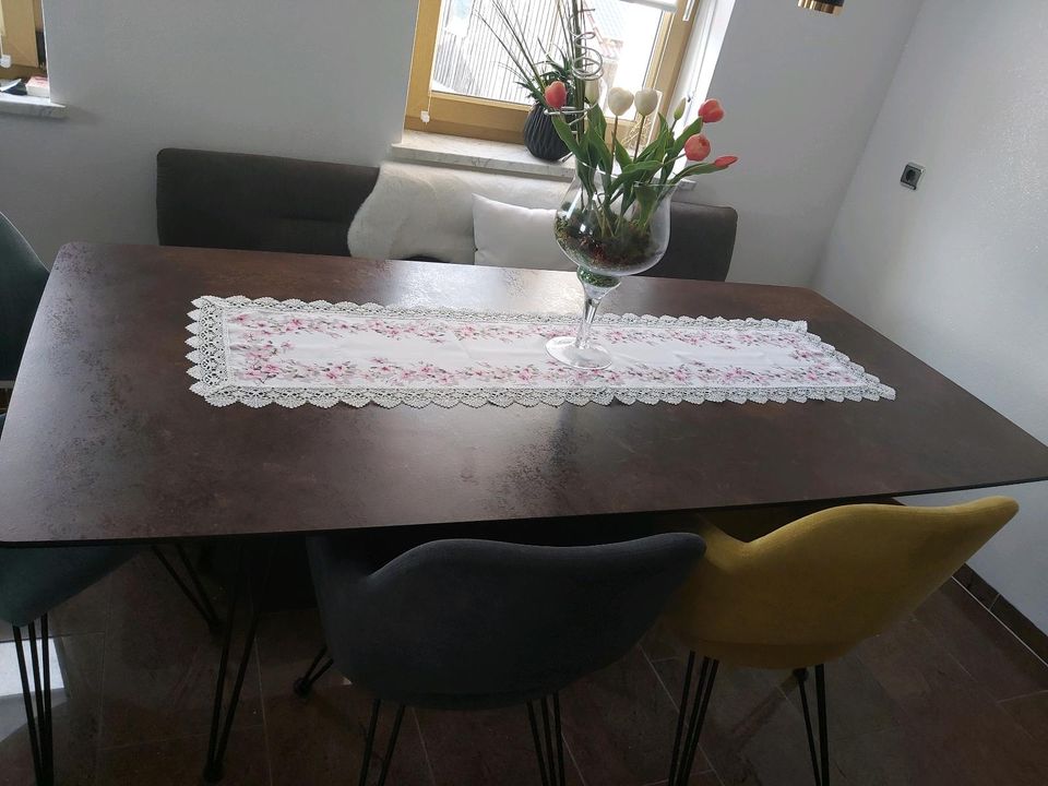 Super  schöner Schosswender Tisch in Hutthurm