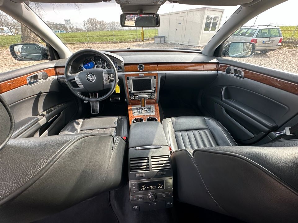 VW Phaeton 3.0 V6 Facelift Service+Tüv Neu Vollausstattung Allrad in Regensburg