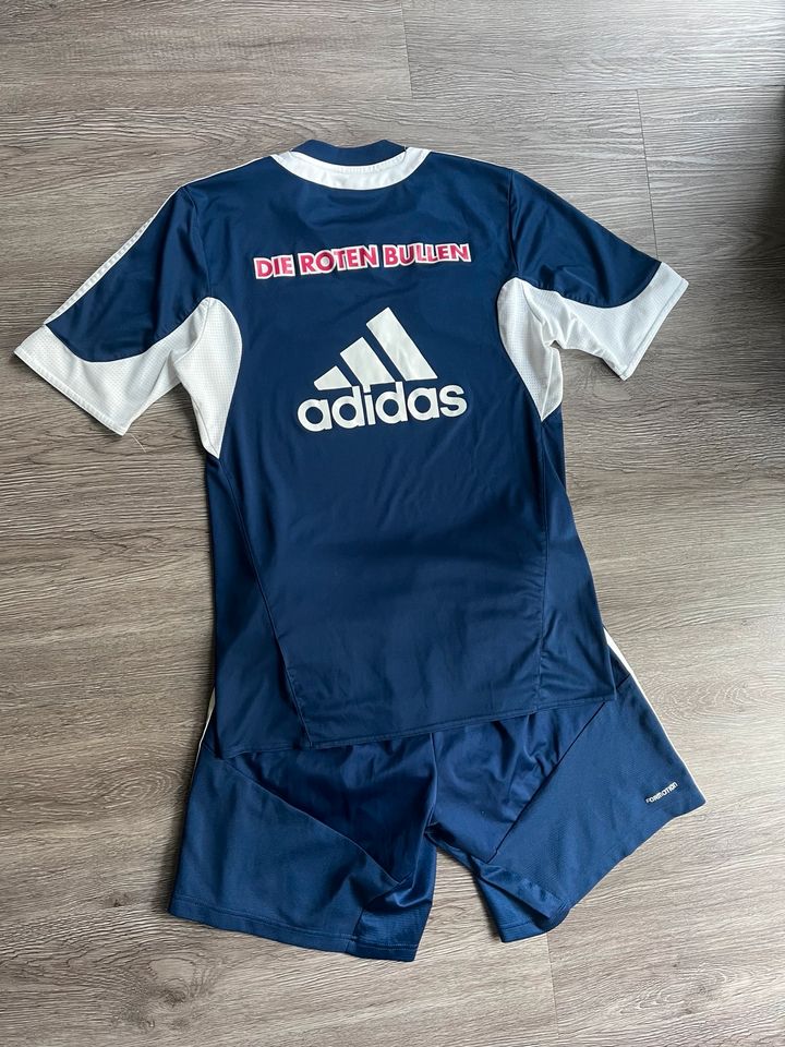 Rb Leipzig Trainingsanzug Gr. M Shirt Hose Kurzarm Adidas in Berlin