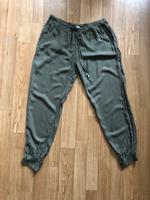 dünne Stoffhose Pluderhose Armygreen Berlin - Reinickendorf Vorschau