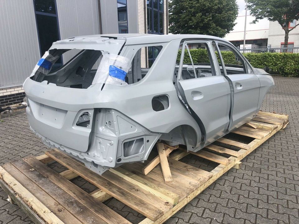 NEUER ROHBAU KAROSSE MERCEDES GLE TEILENUMMER A1666000907 in Gronau (Westfalen)