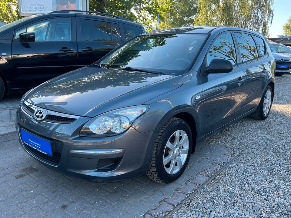 Hyundai i30 cw Classic*2.HD*Klima*PDC*TÜV NEU in Berlin