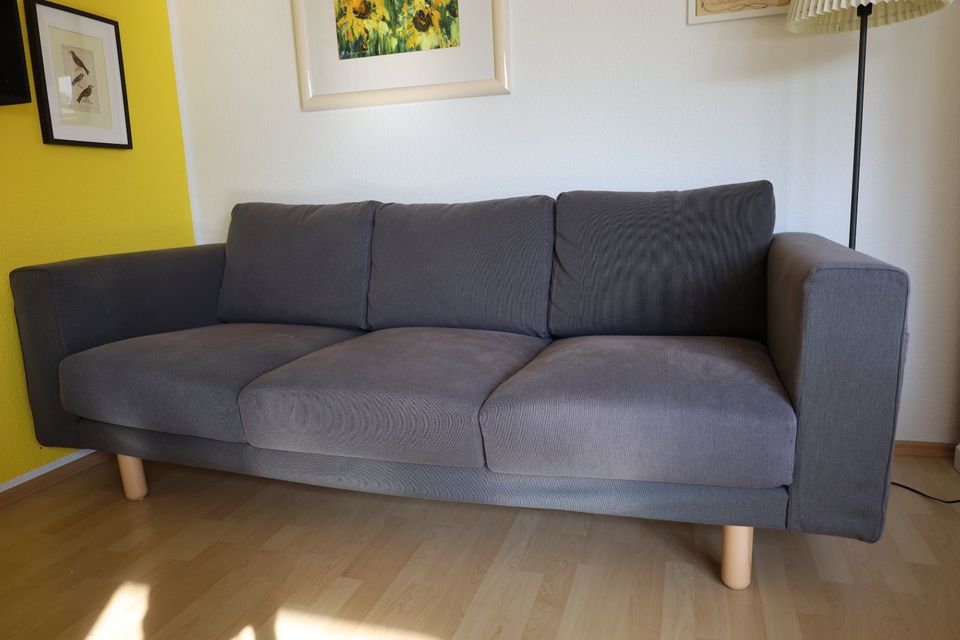 Couch/Sofa/Sitzmöbel in Düsseldorf