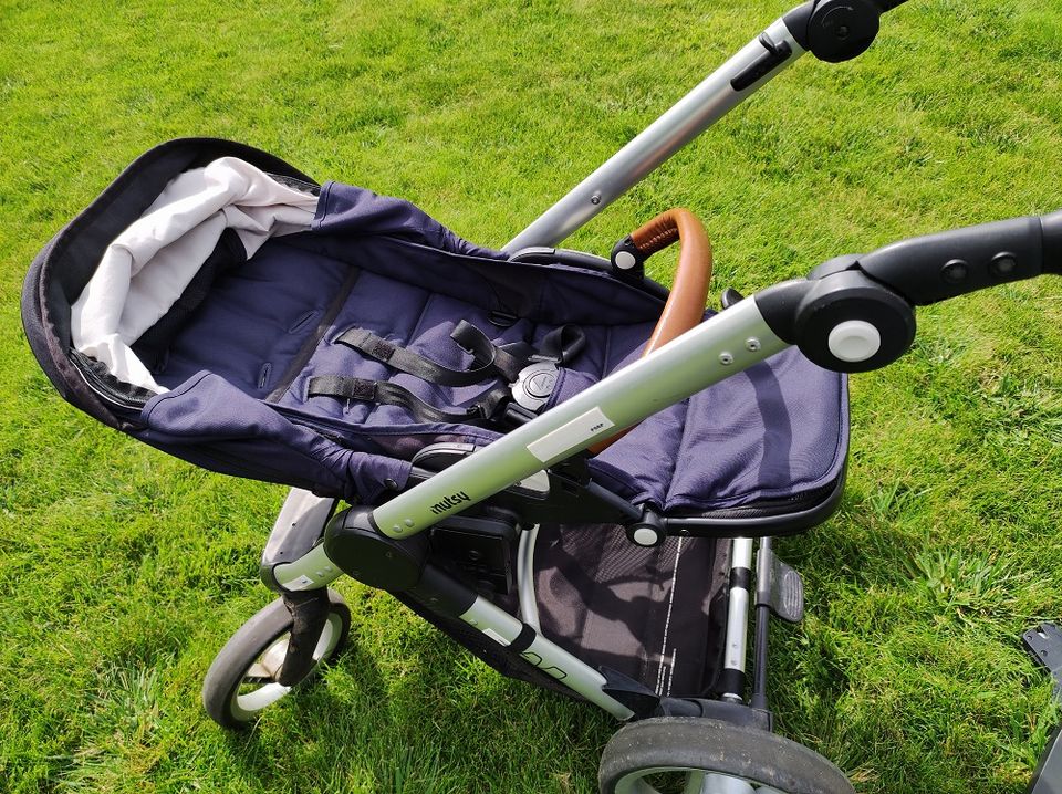 Mutsy Evo Babywanne mit Buggy Aufsatz in blau in Steinfurt