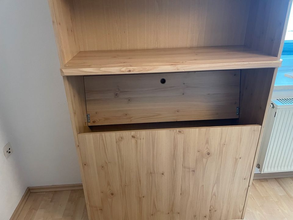 Schrank mit Klappe in Wald Oberpf.