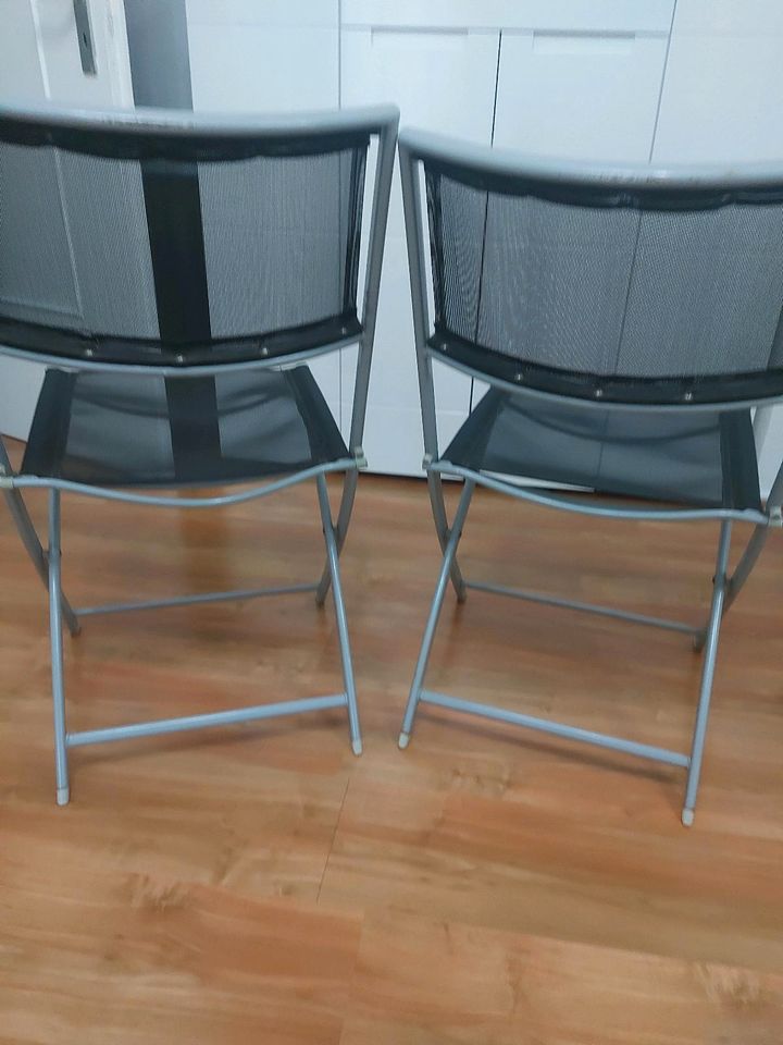 Zwei  Stuhle in Mülheim (Ruhr)