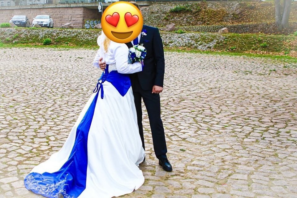 Traum-Brautkleid aus Satin in blau-weiß, Größe 42/44 in Klipphausen