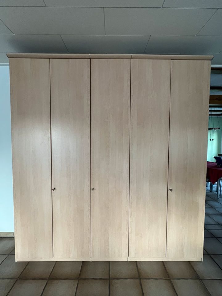 Kleiderschrank hell extra schmal in Erwitte