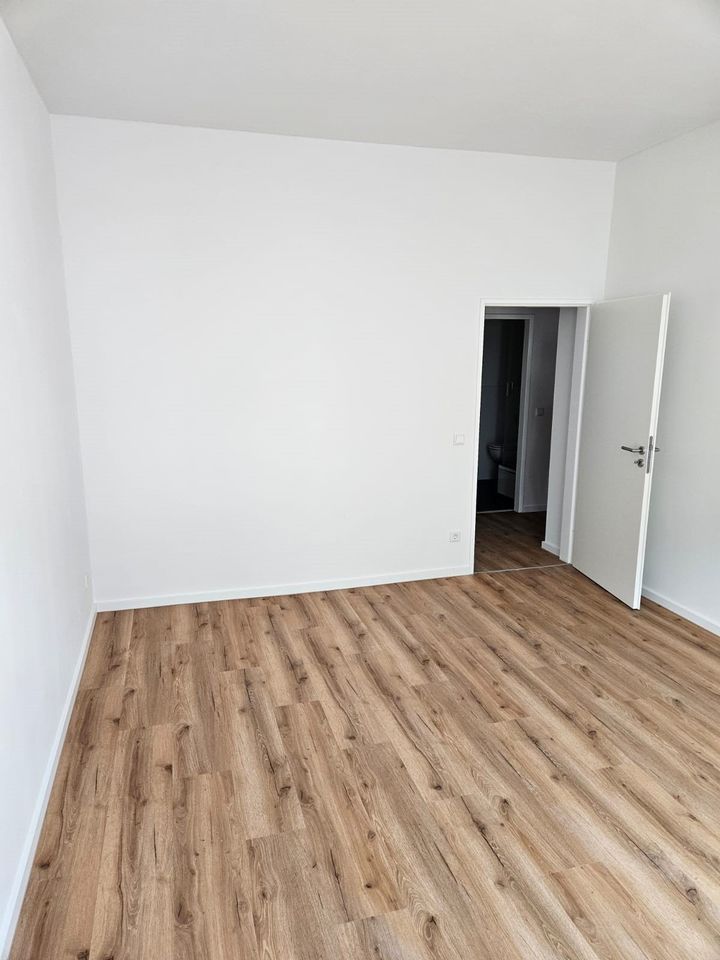 Kernsanierte 2-Zimmerwohnung mit Einbauküche in Düsseldorf