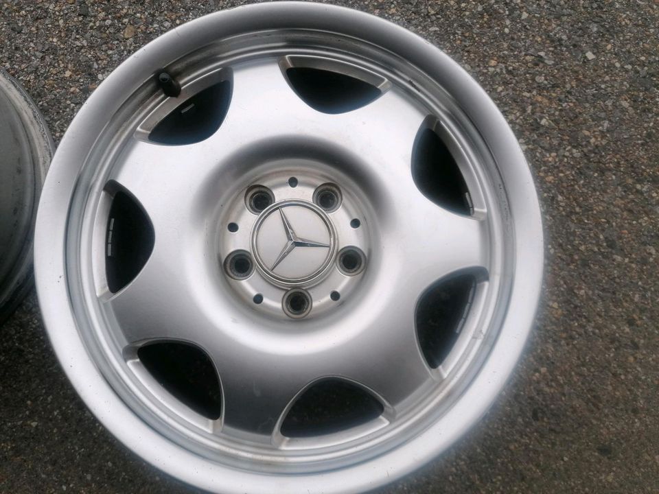 Mercedes Benz Alufelgen 7Jx16 LK5x112 ET33 in Regen