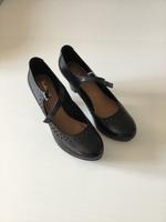 Clarks Artisan schwarz Pumps mit Riemchen Gr.39 neu Hessen - Hünfeld Vorschau