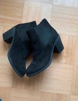 Damen Stiefeletten Absatz schwarz H&M Gr. 39 wildleder Optik München - Schwabing-West Vorschau