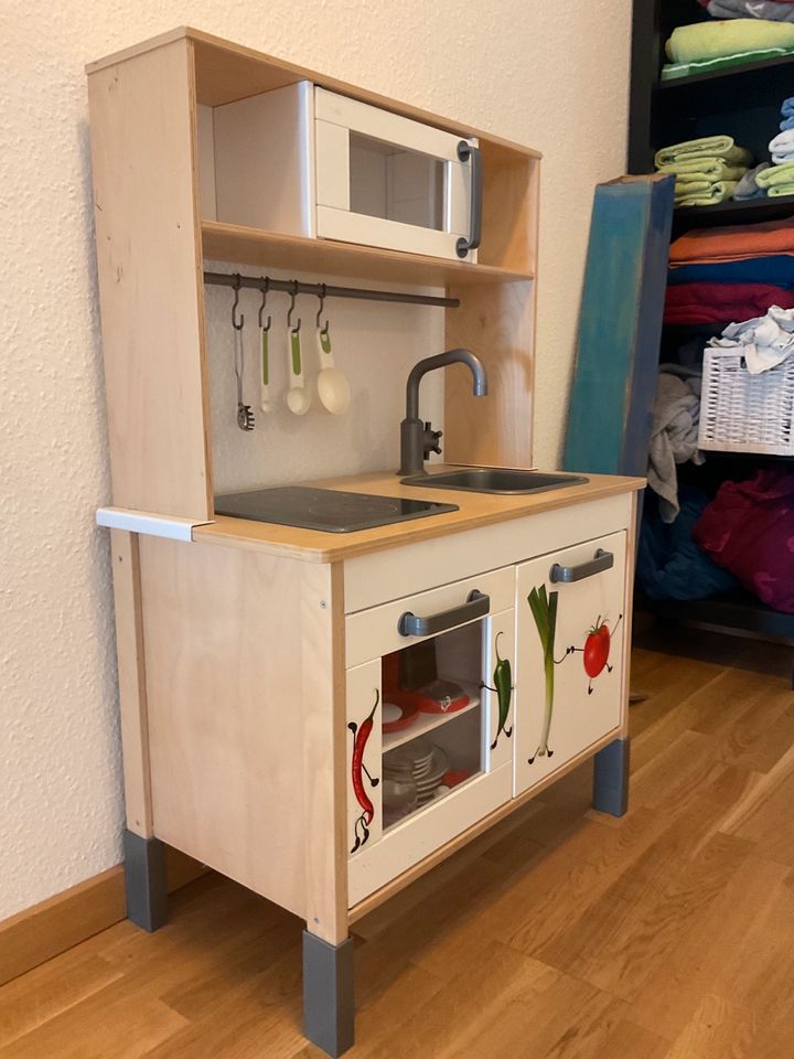 IKEA Spielküche / Kinderküche mit viel Zubehör in Leipzig