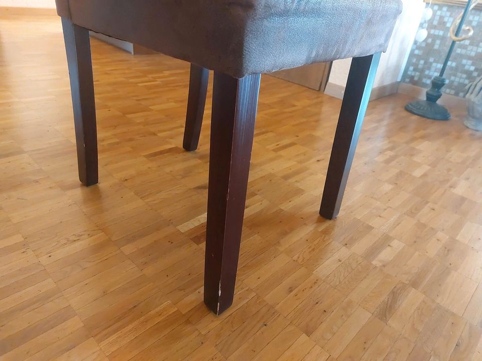 3 modederne, gepolsterte Stühle in brauner Kunstlederoptik in Deizisau 
