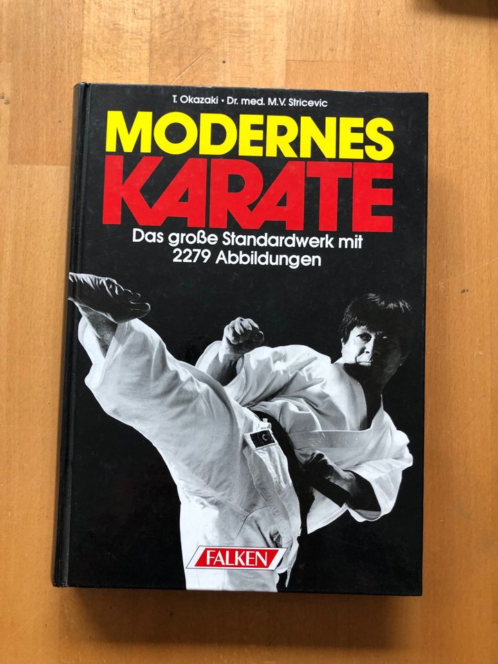 Konvolut Shotokan Karate Lehrbücher und Videos in Braubach