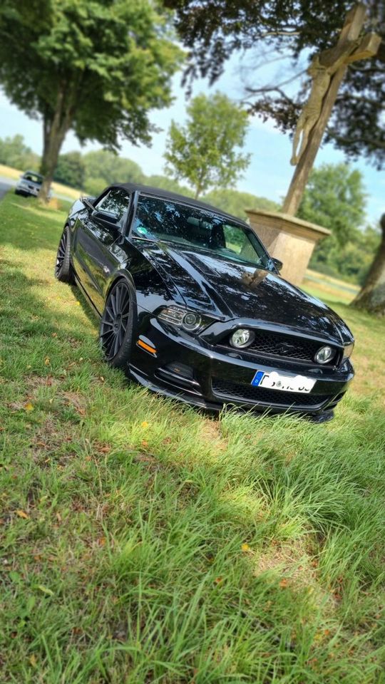 Ford Ford Mustang V8 Convertible/Cabrio Black 5.0 in Remscheid