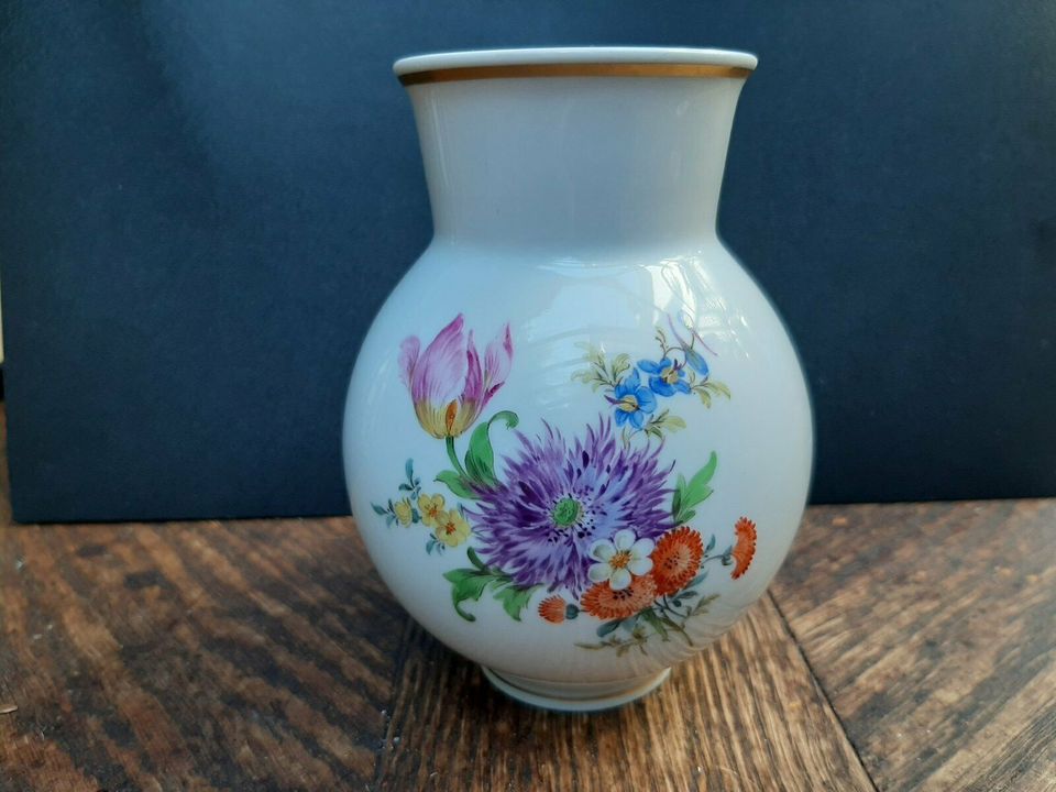 alte Meissen Vase Blumen, Goldrand, Kugelform, selten, 50ger in Grebenstein