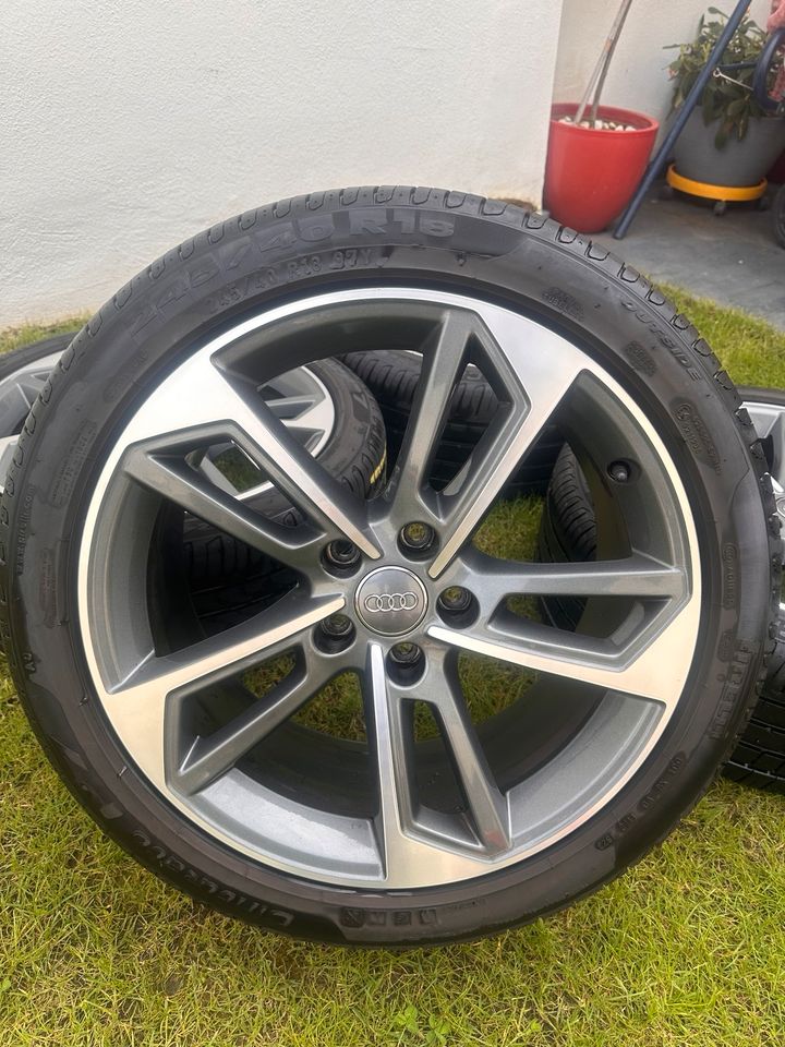 Audi a4 b9 Alufelgen 18 Zoll Sommerreifen 245 40 18 Pirelli Reife in Rockenberg